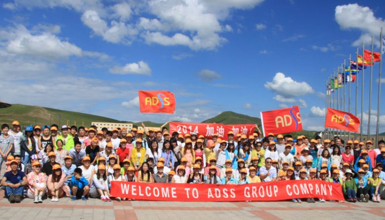 Equipos Médicos: Dr. Edwin Vásquez en feria Kimes